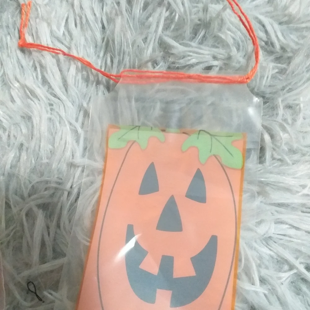 1/2 off ⛵ Mini Halloween Bags and free fan